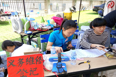 工程学院携手力行书院 义务维修显现爱心行动